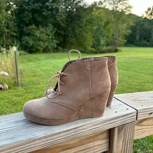 Women’s wedge boots